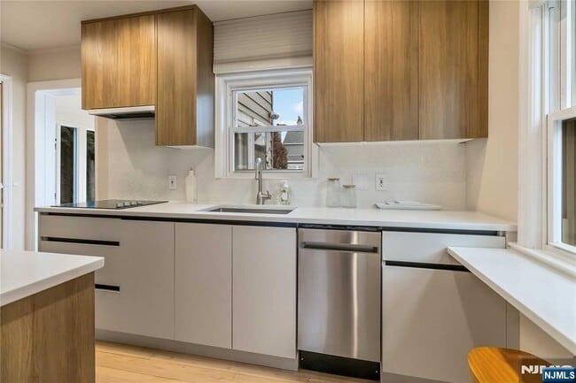 Building Photo - 31 Sherman Ave