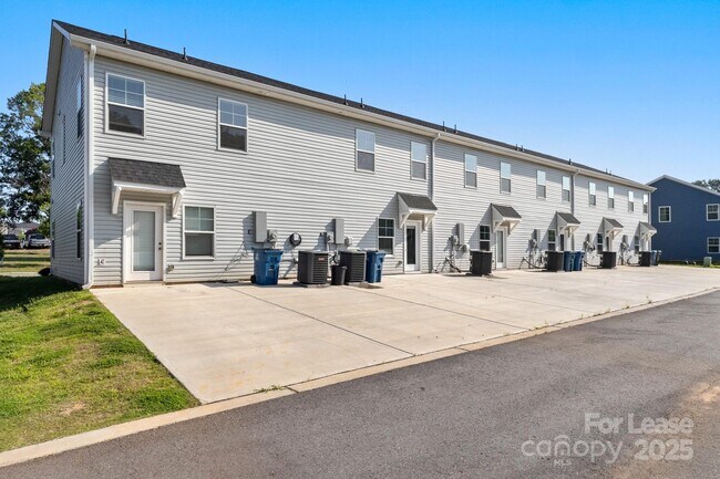 Building Photo - 117 Dogwood Vlg Trl