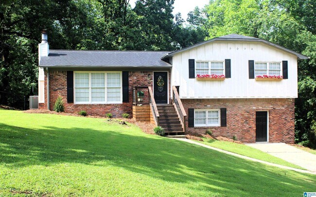 Primary Photo - 4 bed, 2 bath in Alabaster