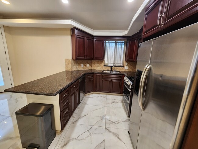 Building Photo - 11131 Sunshine Ter