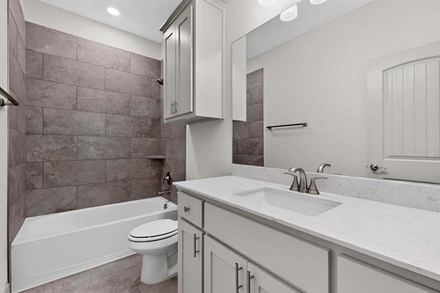 Building Photo - 560 Oak Crk Dr