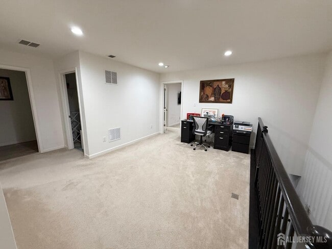 Building Photo - 39 Periwinkle Dr