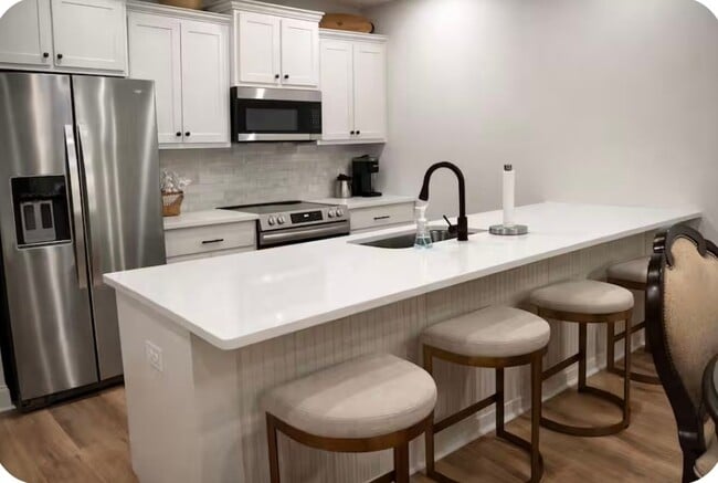 Building Photo - 37071 Woodbine Ct