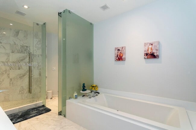 Building Photo - 701 N Fort Lauderdale Beach Blvd