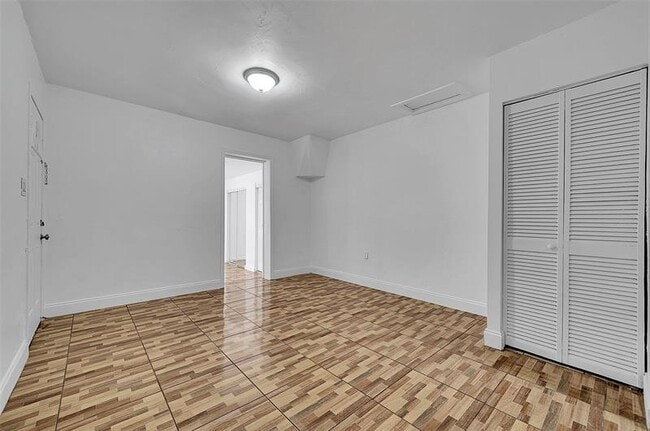 Building Photo - 1646 NE 150th St