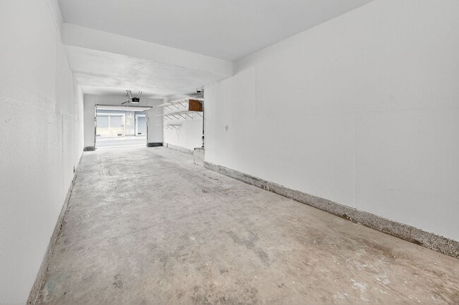 Building Photo - ADORABLE 3+2 CORNER UNIT & 2-CAR GARAGE!