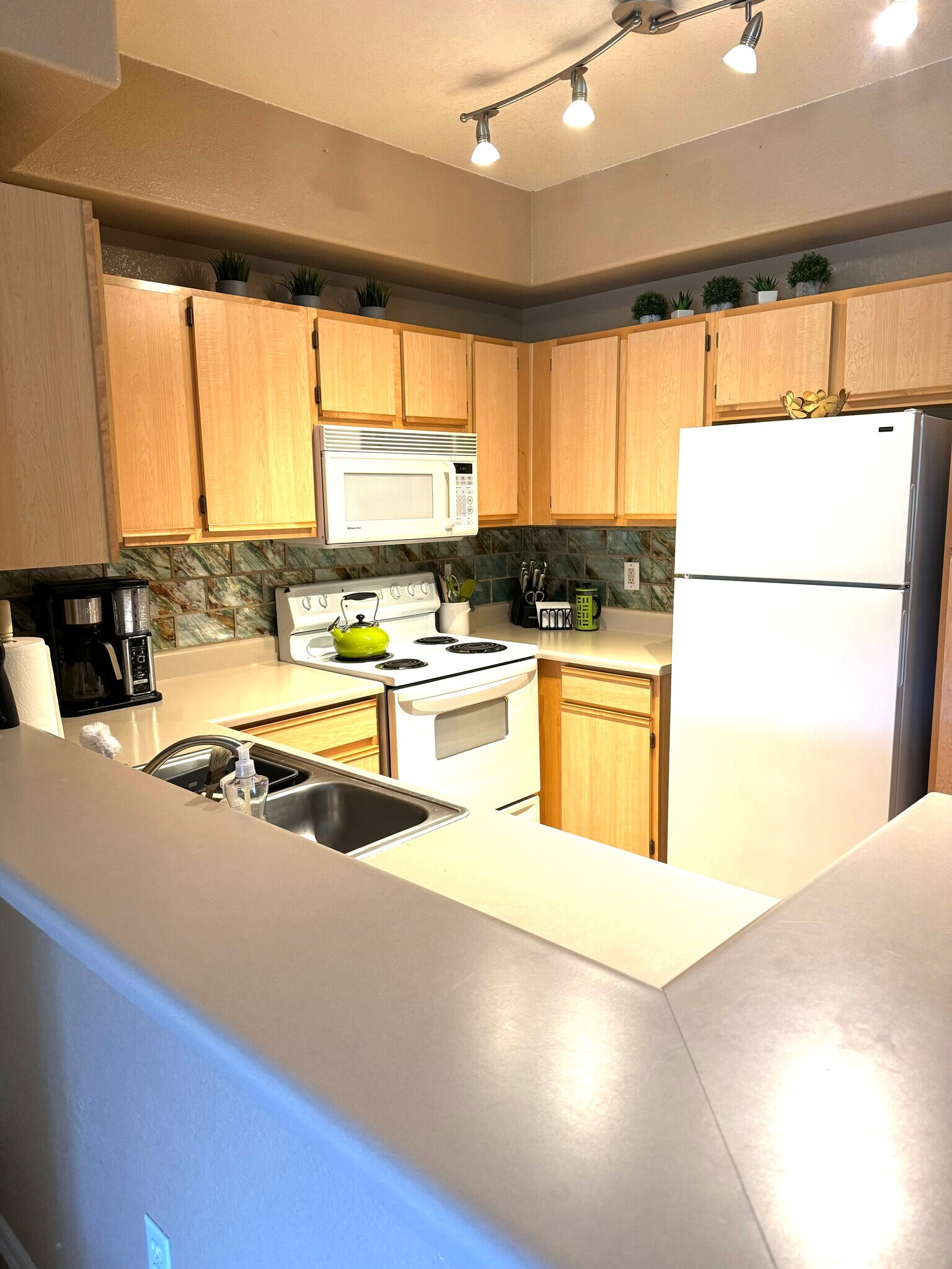 Building Photo - 4343 E Soliere Ave