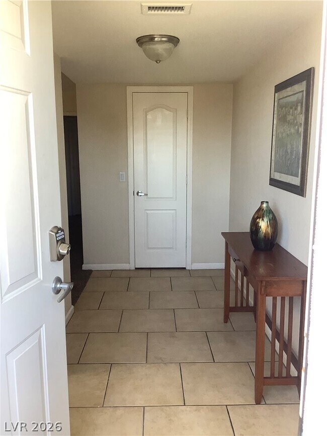 Building Photo - 682 Oakmont Ave