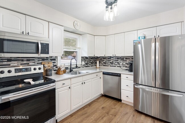 Building Photo - 329 Briggs Ave