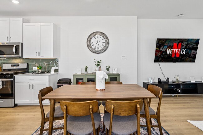 Building Photo - 1940 Velvet Oak Ln