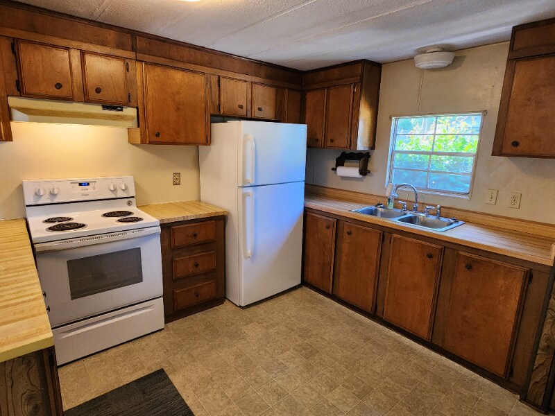 Building Photo - 104 Royalty Ct