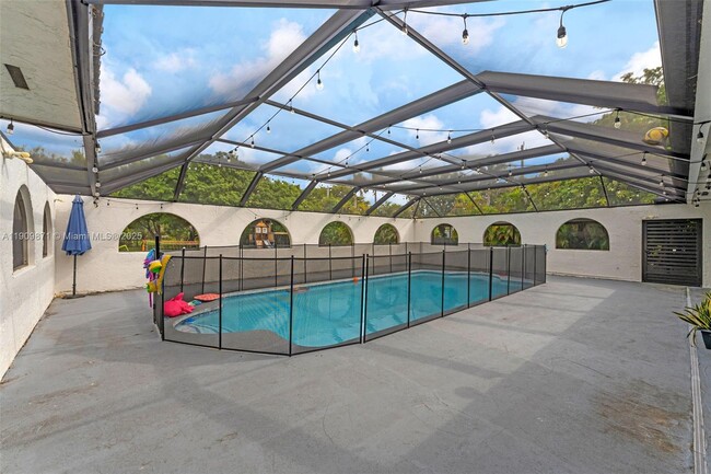 Building Photo - 551 SW 127th Ave