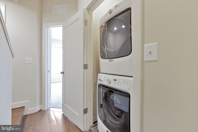 Building Photo - 16608 Crabbs Branch Way