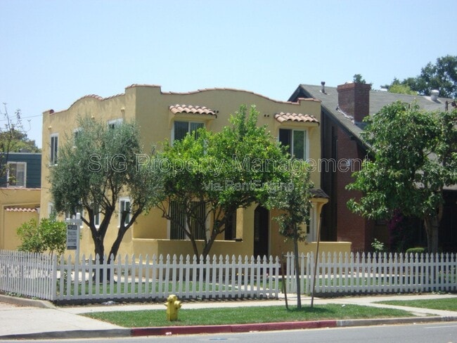 Building Photo - 1250 E Villa St