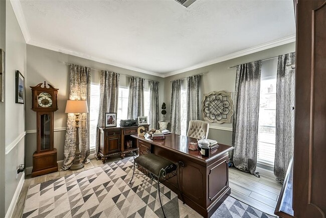 Building Photo - 3711 Pinehurst Dr