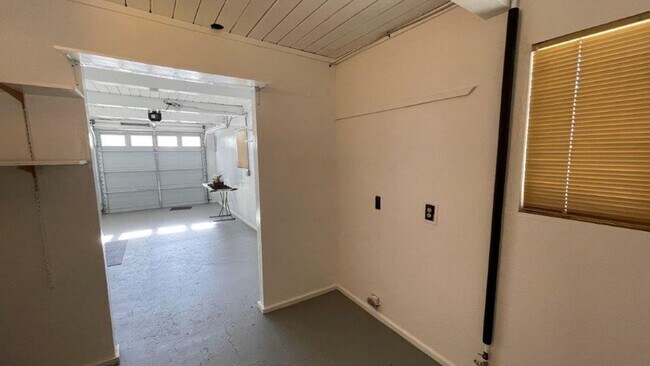 Building Photo - Pleasant HIll, Beautiful 3 bedroom 1 bath home w/ 1 car garage Immaculately maintained!