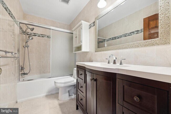 Building Photo - 153 Thoreau Dr