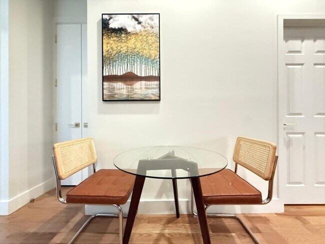 Building Photo - Nice room in a good neighborhood