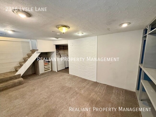 Building Photo - 2316 Lysle Ln