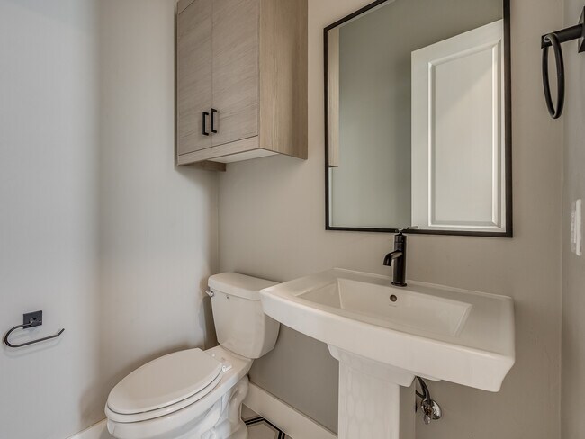 Building Photo - 13000 Maplewood Ave