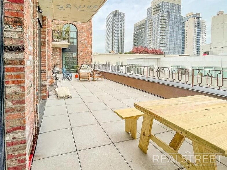 Building Photo - 187 Kent Ave