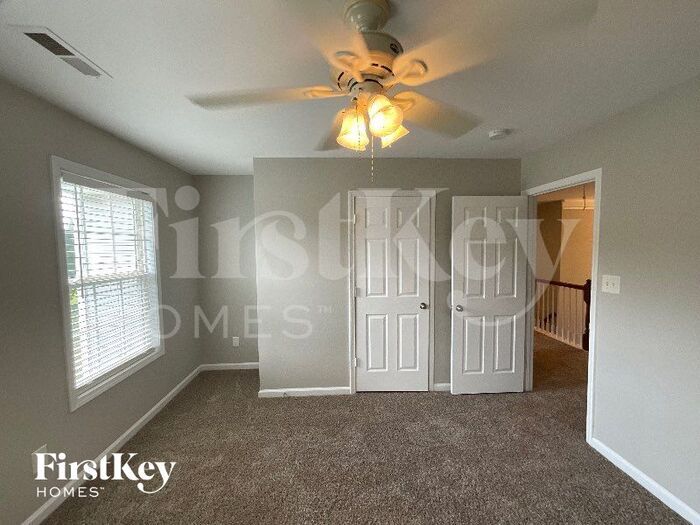 Building Photo - 1610 Lakefield Dr
