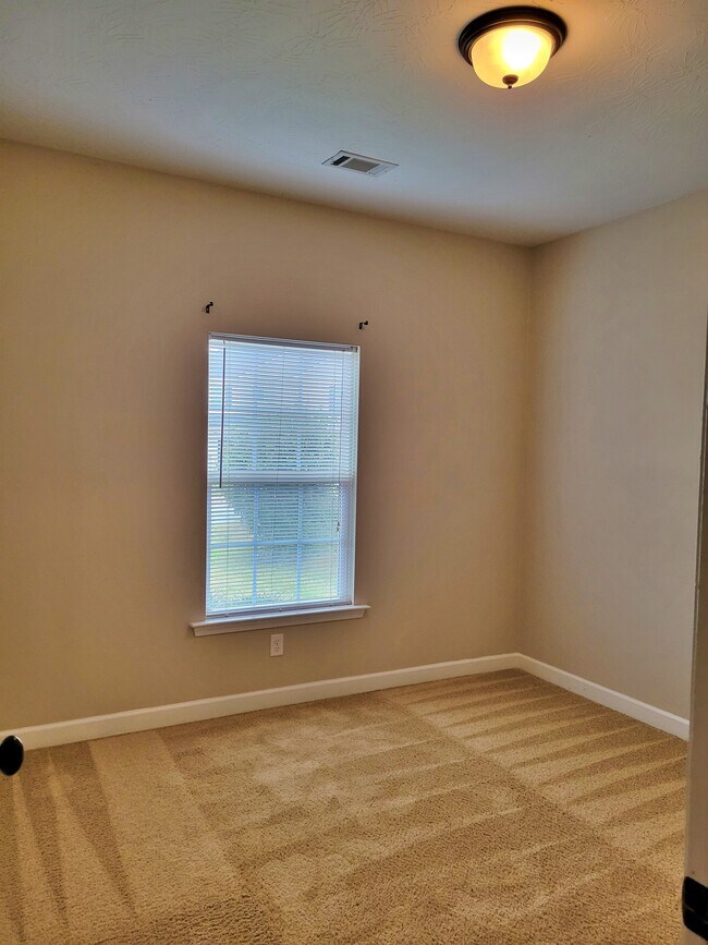 Building Photo - 853 Tyler Woods Dr