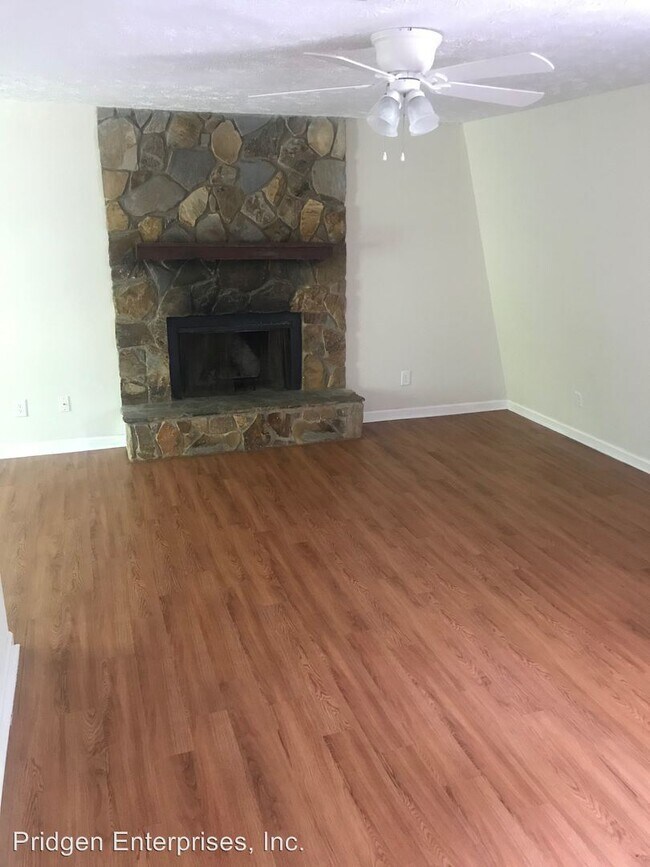 Building Photo - 205-207 Rustwood Dr
