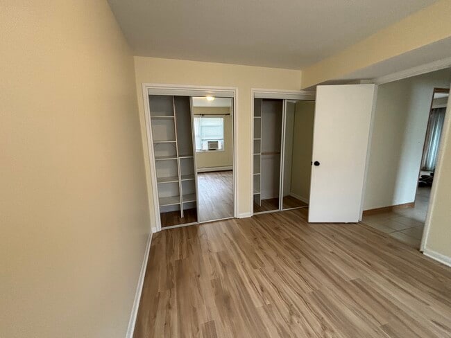 Building Photo - 1432 W Rosemont Ave