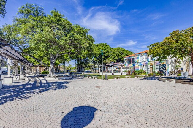 Building Photo - 310 S J St