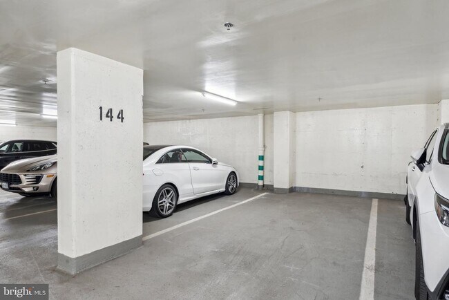 Building Photo - 8340 Greensboro Dr