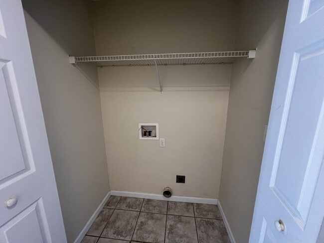 Building Photo - Apartment for Rent
