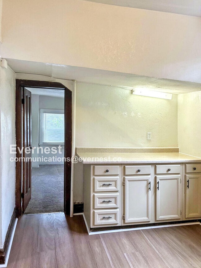 Building Photo - 1915 Pine St