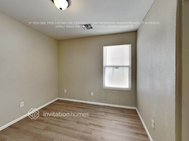 Building Photo - 1088 E Palomino Way