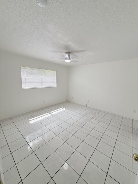 Building Photo - 1020 N 18th Ct