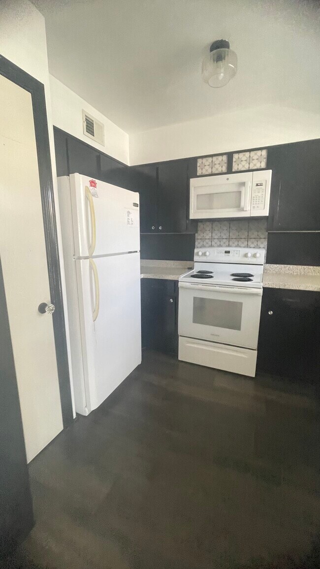 Building Photo - 5025 Wayneland Dr