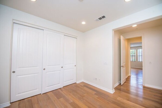 Building Photo - Pacific Shores