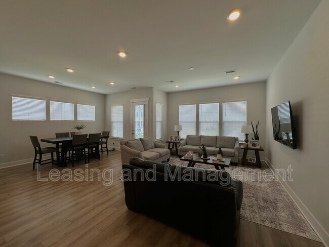 Building Photo - 125 Trumpet Vine Dr