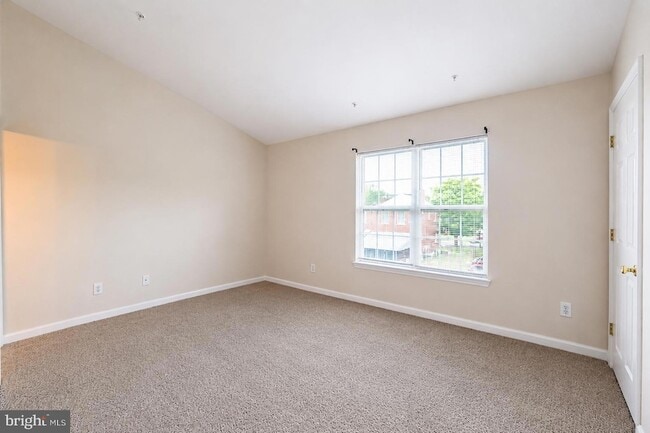 Building Photo - 638 Villager Cir