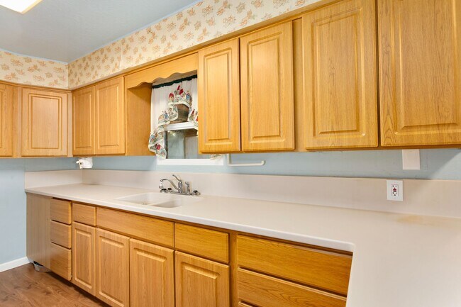 Building Photo - AVAILABLE FOR RENT – Beautiful 4BD / 3BA Home in Tacoma!