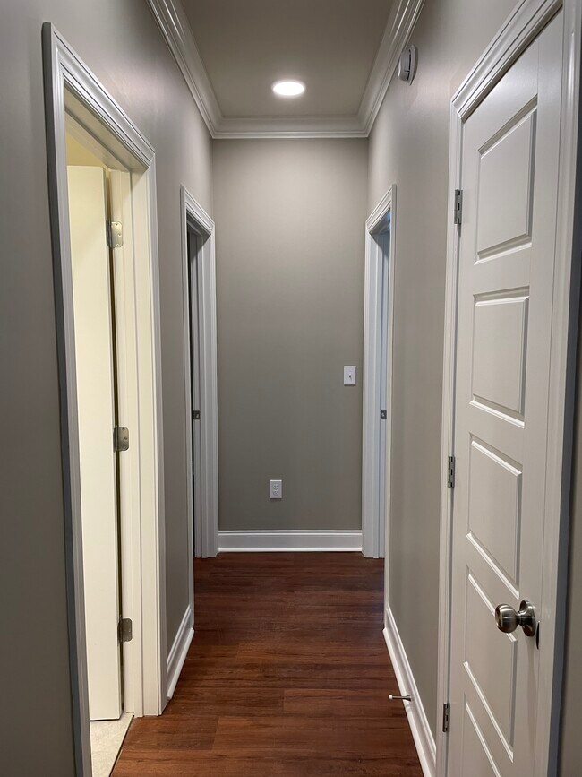 Building Photo - 704 Moore St