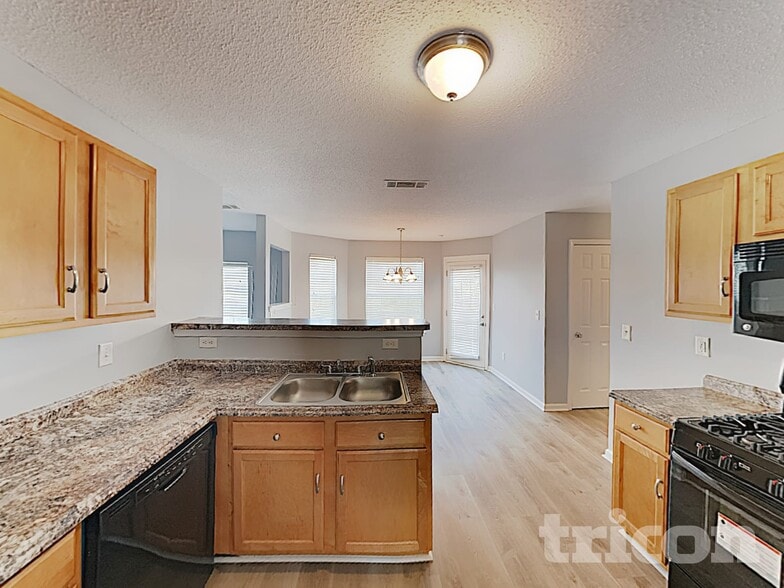 Building Photo - 1005 Maris Ln