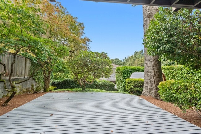 Building Photo - 3bd/2.5ba Seattle House