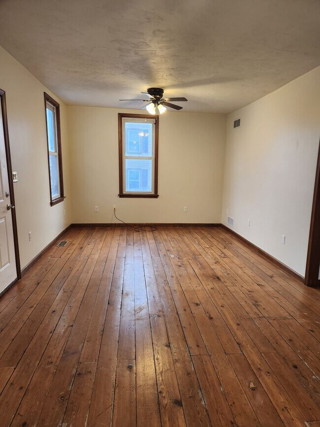 Building Photo - 120 Cooper St