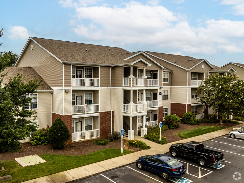 Building Photo - Waterford Landings