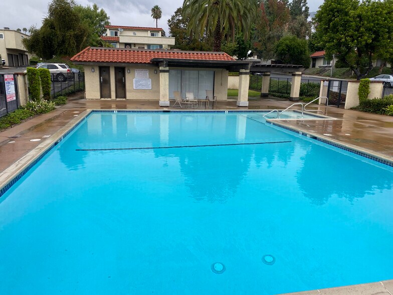 Building Photo - 1445 1st St