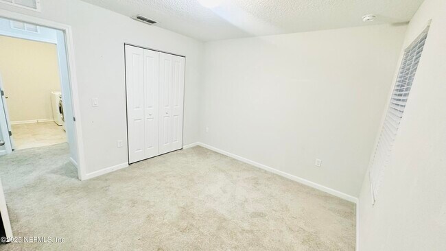 Building Photo - 669 Meadow Ridge Dr