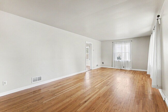 Building Photo - Great Home ready now Great Neighborhood!