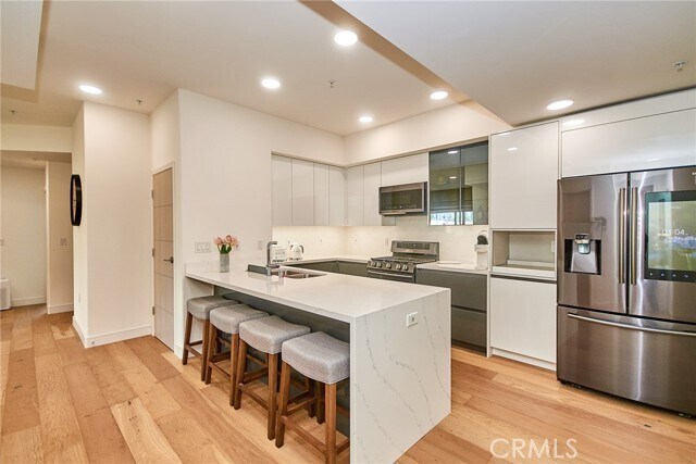 Building Photo - 820 S Wilton Pl