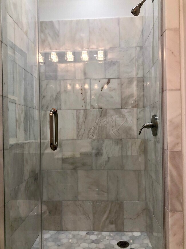 Building Photo - 2406 Clay St